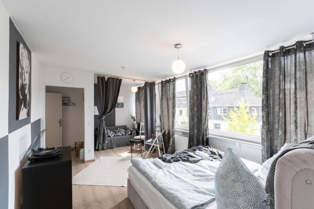 - Nice New York Apartment In The Heart Of Duisburg - Betten & Sofa - 5 Mins Central Station Hbf - Big Tv & Wifi - Екстер'єр фото