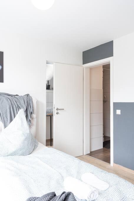 - Nice New York Apartment In The Heart Of Duisburg - Betten & Sofa - 5 Mins Central Station Hbf - Big Tv & Wifi - Екстер'єр фото