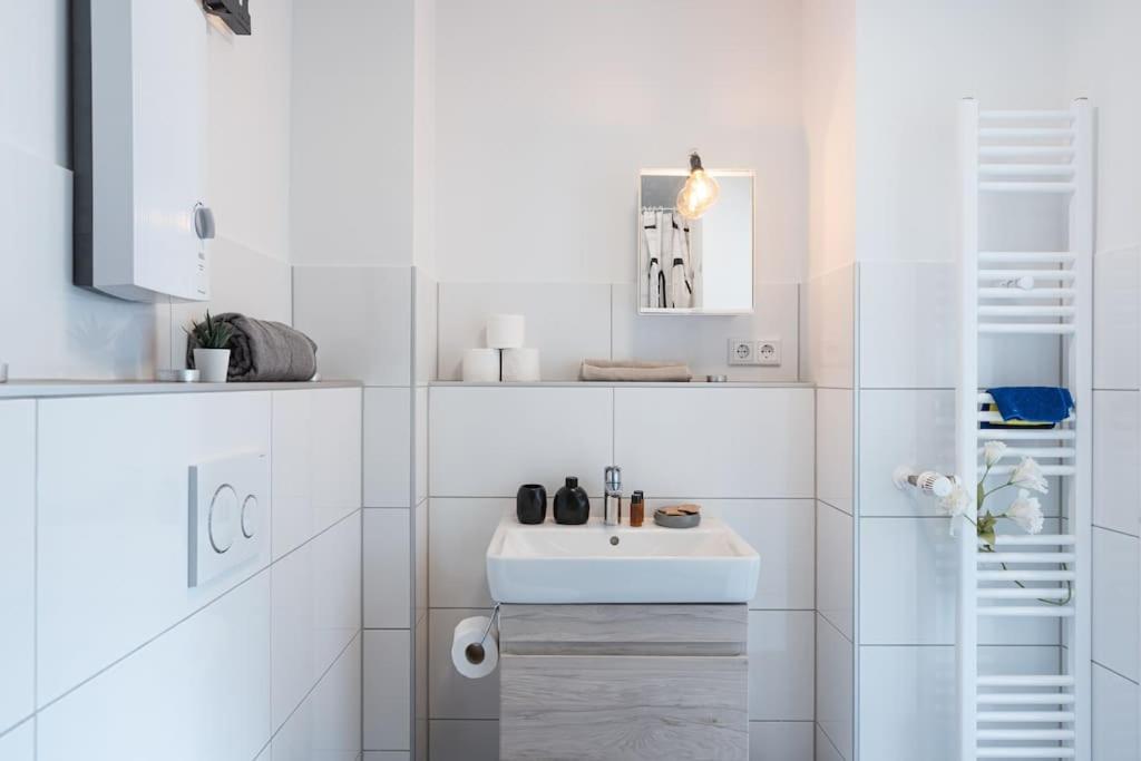- Nice New York Apartment In The Heart Of Duisburg - Betten & Sofa - 5 Mins Central Station Hbf - Big Tv & Wifi - Екстер'єр фото