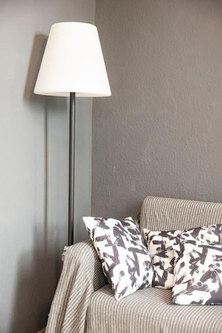 - Nice New York Apartment In The Heart Of Duisburg - Betten & Sofa - 5 Mins Central Station Hbf - Big Tv & Wifi - Екстер'єр фото