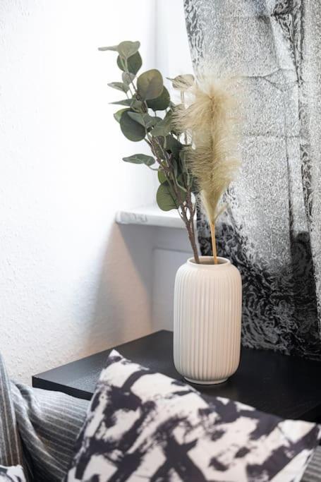 - Nice New York Apartment In The Heart Of Duisburg - Betten & Sofa - 5 Mins Central Station Hbf - Big Tv & Wifi - Екстер'єр фото