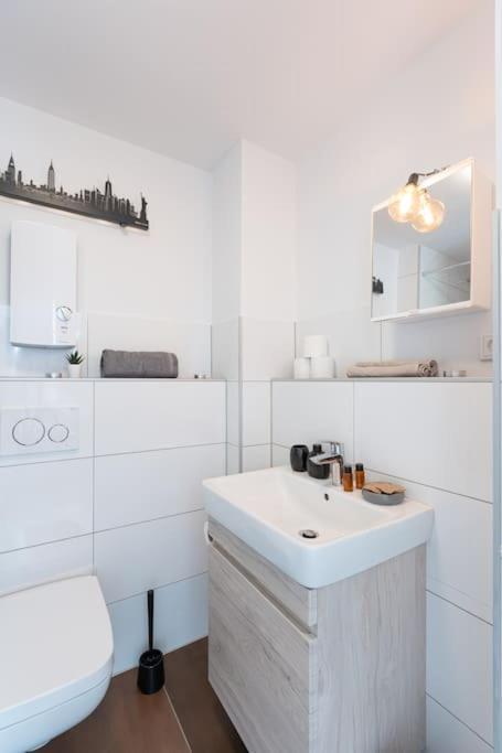 - Nice New York Apartment In The Heart Of Duisburg - Betten & Sofa - 5 Mins Central Station Hbf - Big Tv & Wifi - Екстер'єр фото
