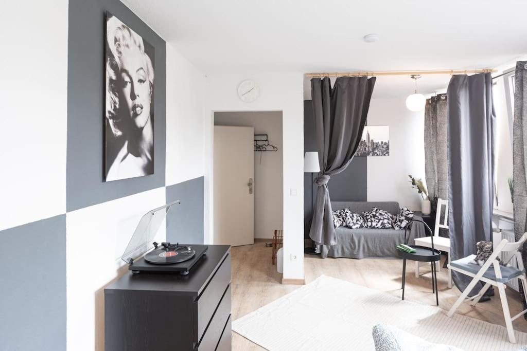 - Nice New York Apartment In The Heart Of Duisburg - Betten & Sofa - 5 Mins Central Station Hbf - Big Tv & Wifi - Екстер'єр фото